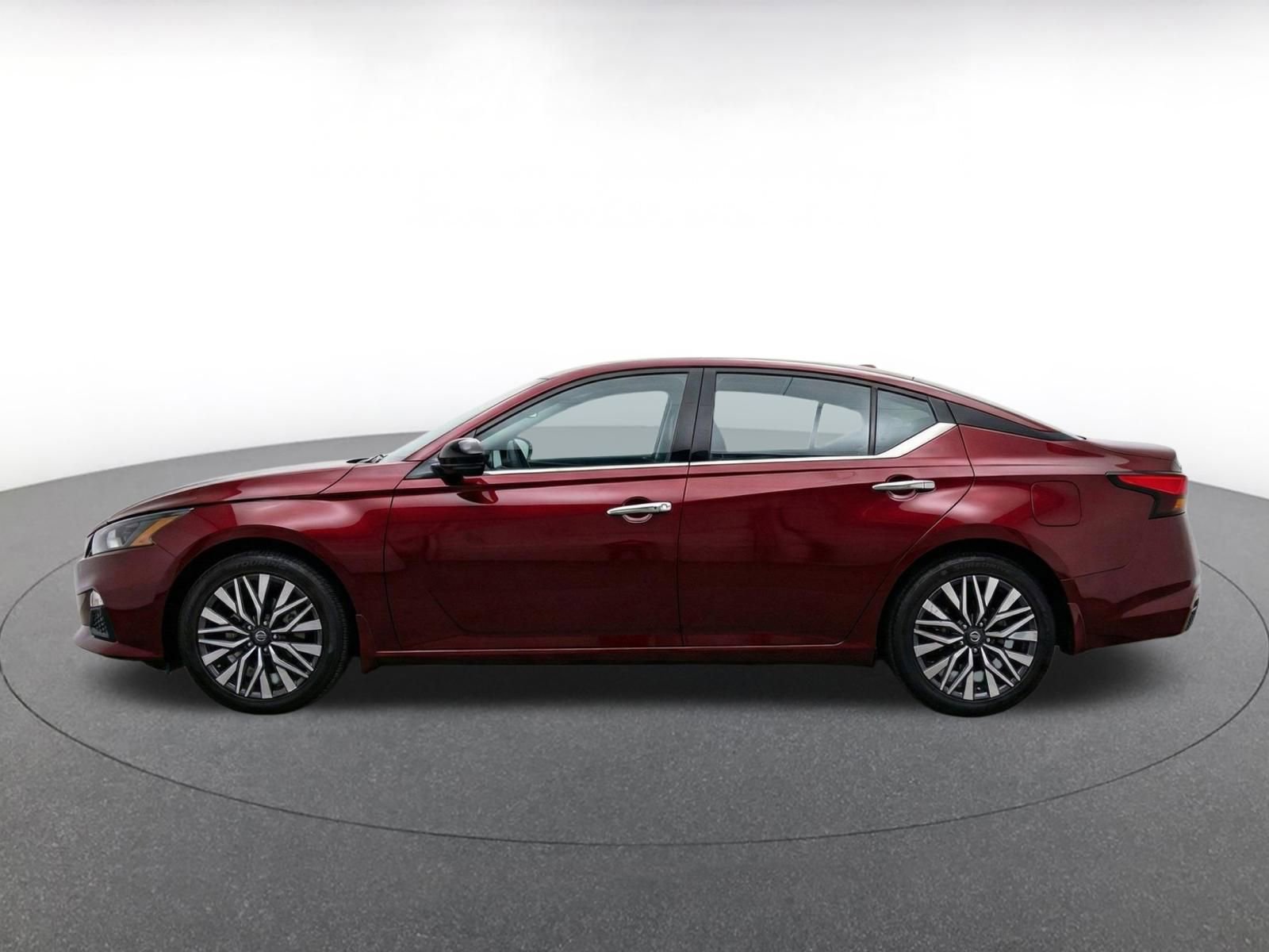 Used 2025 Nissan Altima 2.5 SV FWD image 4