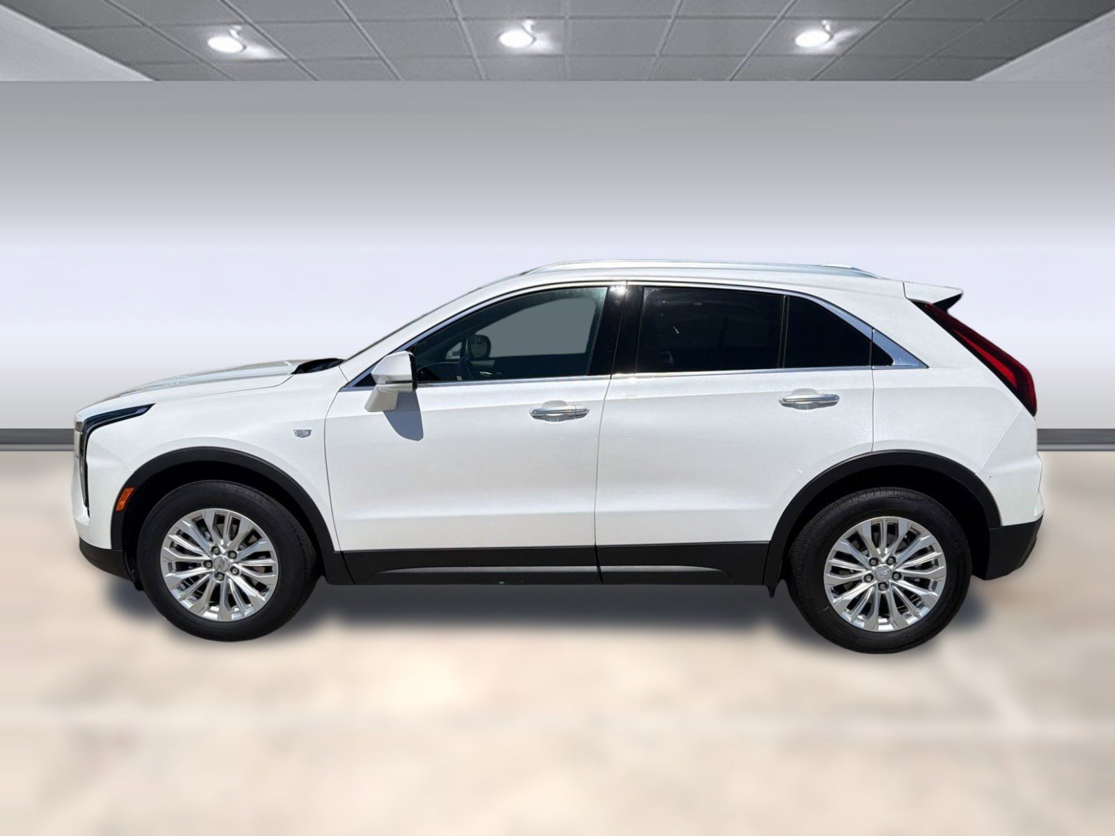 Used 2024 Cadillac XT4 Luxury w/ LPO, Floor Liner Package image 2