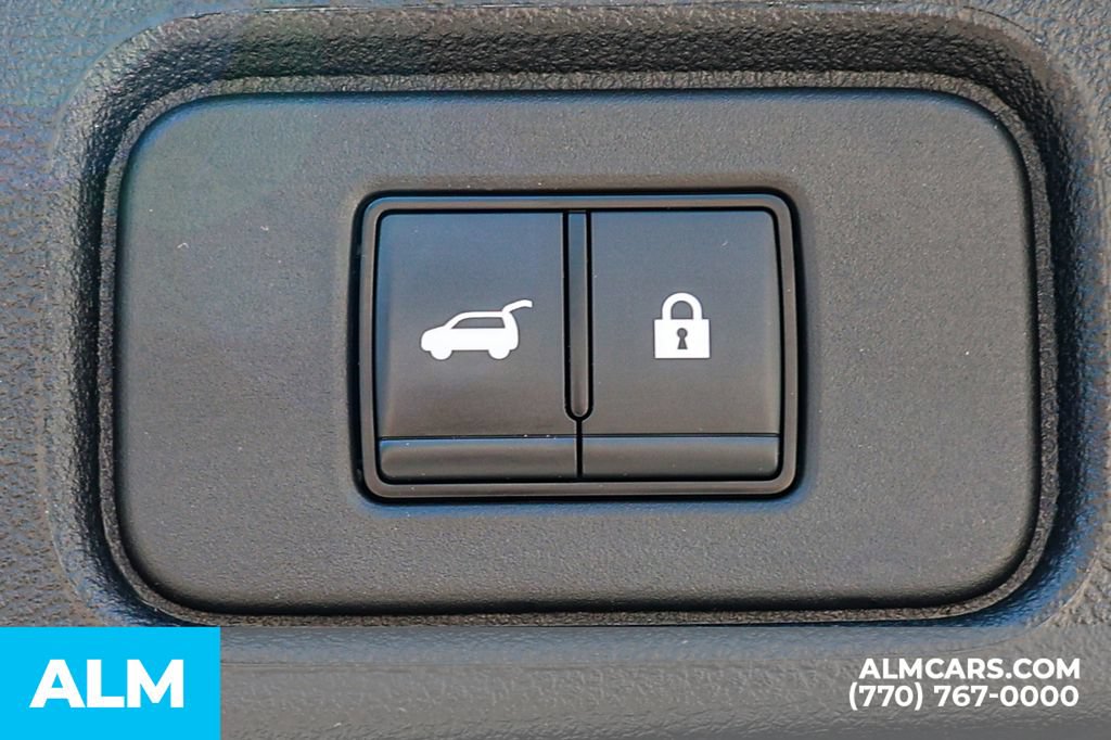 Used 2025 Nissan Pathfinder SV FWD image 25