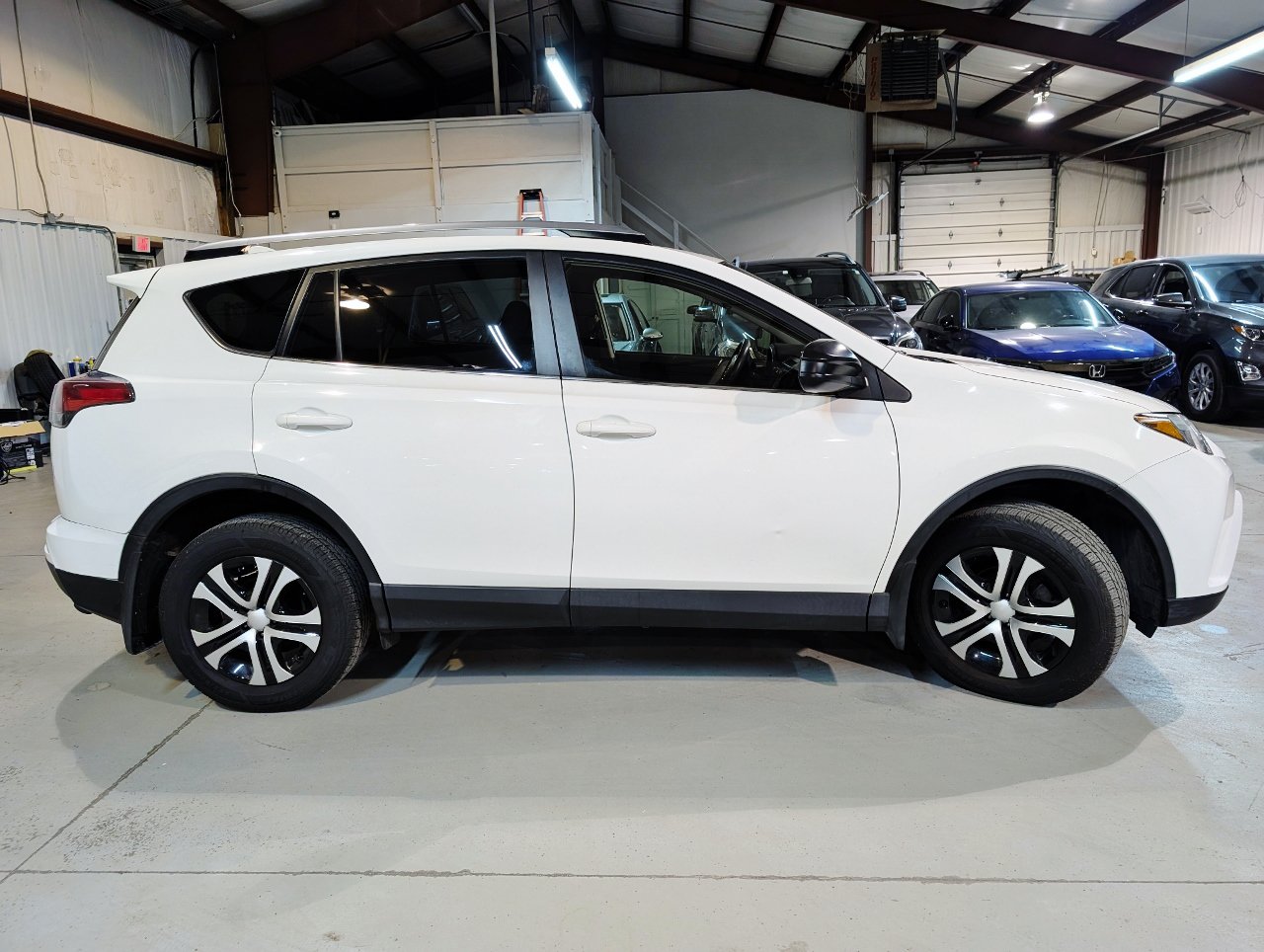 Used 2017 Toyota RAV4 LE w/ All Weather Liner Package AWD/4WD image 7