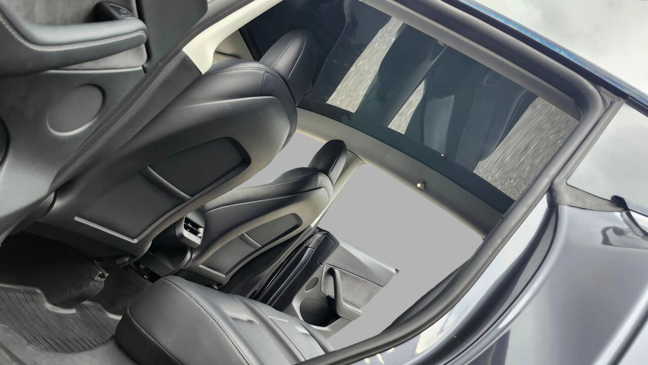 Used 2022 Tesla Model Y Long Range image 28