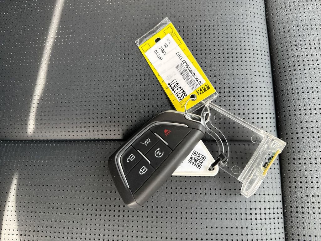 Used 2025 Cadillac Optiq Sport 2 image 35