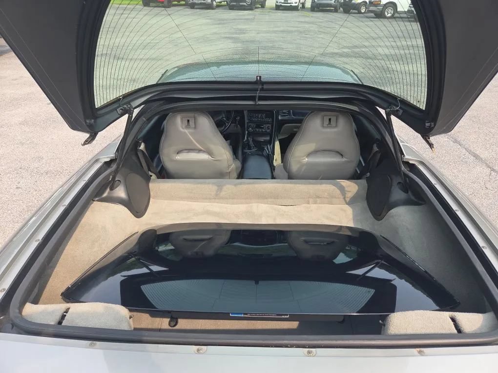 Used 2000 Chevrolet Corvette Coupe w/ Roof Pkg RWD image 11