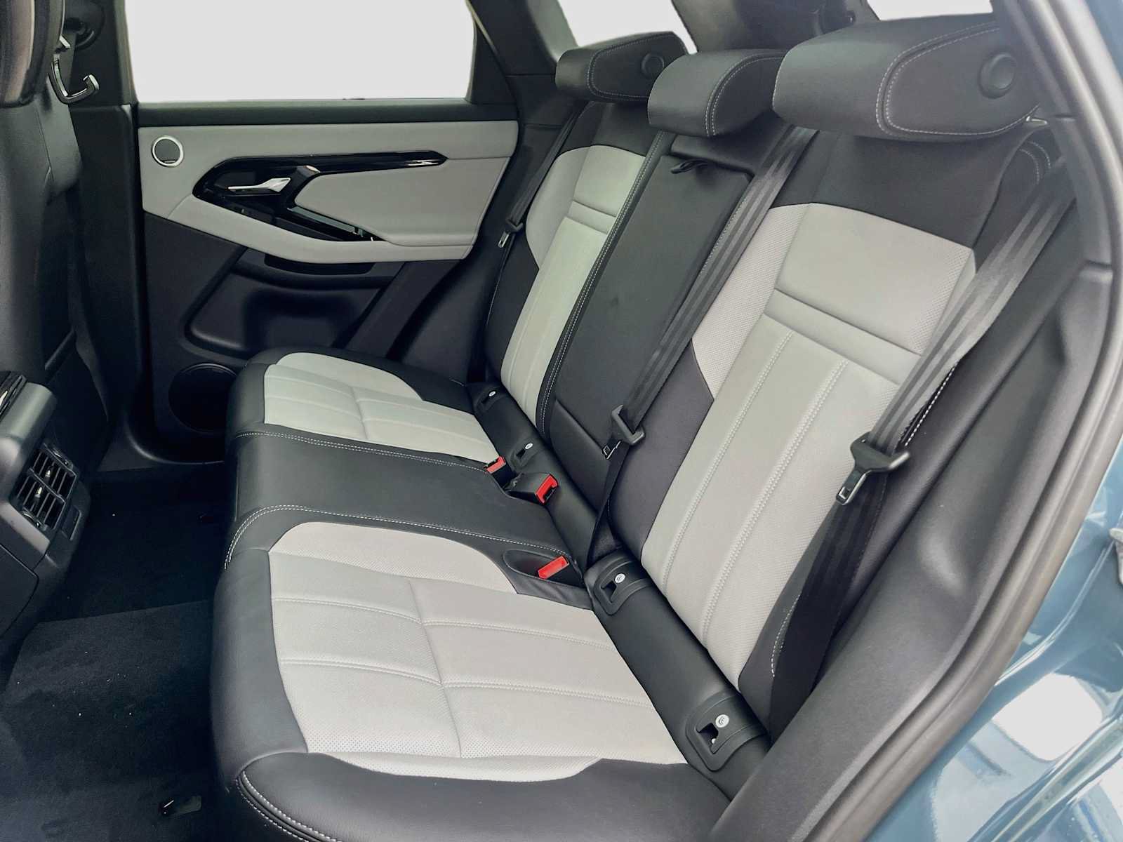 New 2026 Land Rover Range Rover Evoque Hoxton AWD/4WD image 17
