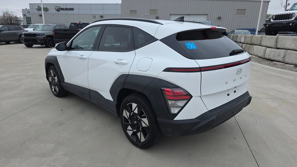 Used 2025 Hyundai Kona SEL video 3
