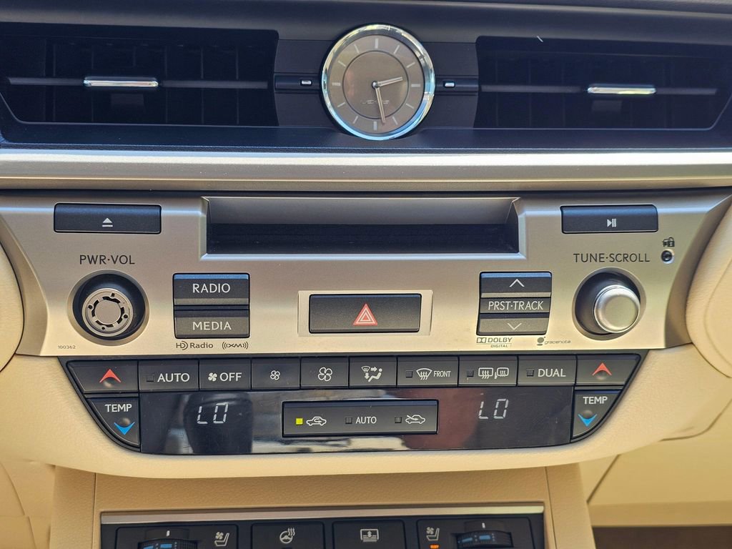 Used 2014 Lexus ES 350 w/ Ultra Luxury Package FWD image 31