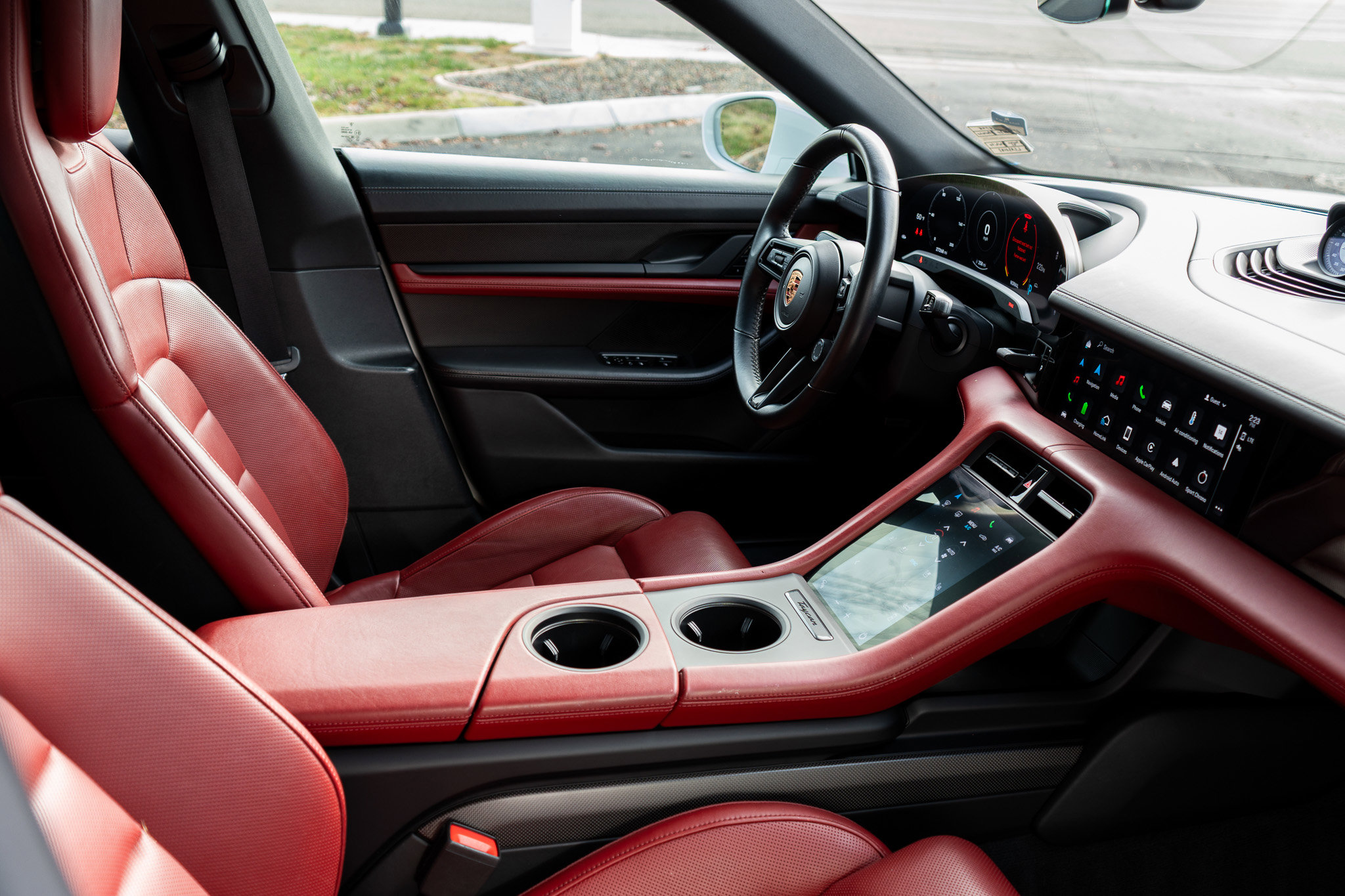 Used 2020 Porsche Taycan 4S image 8