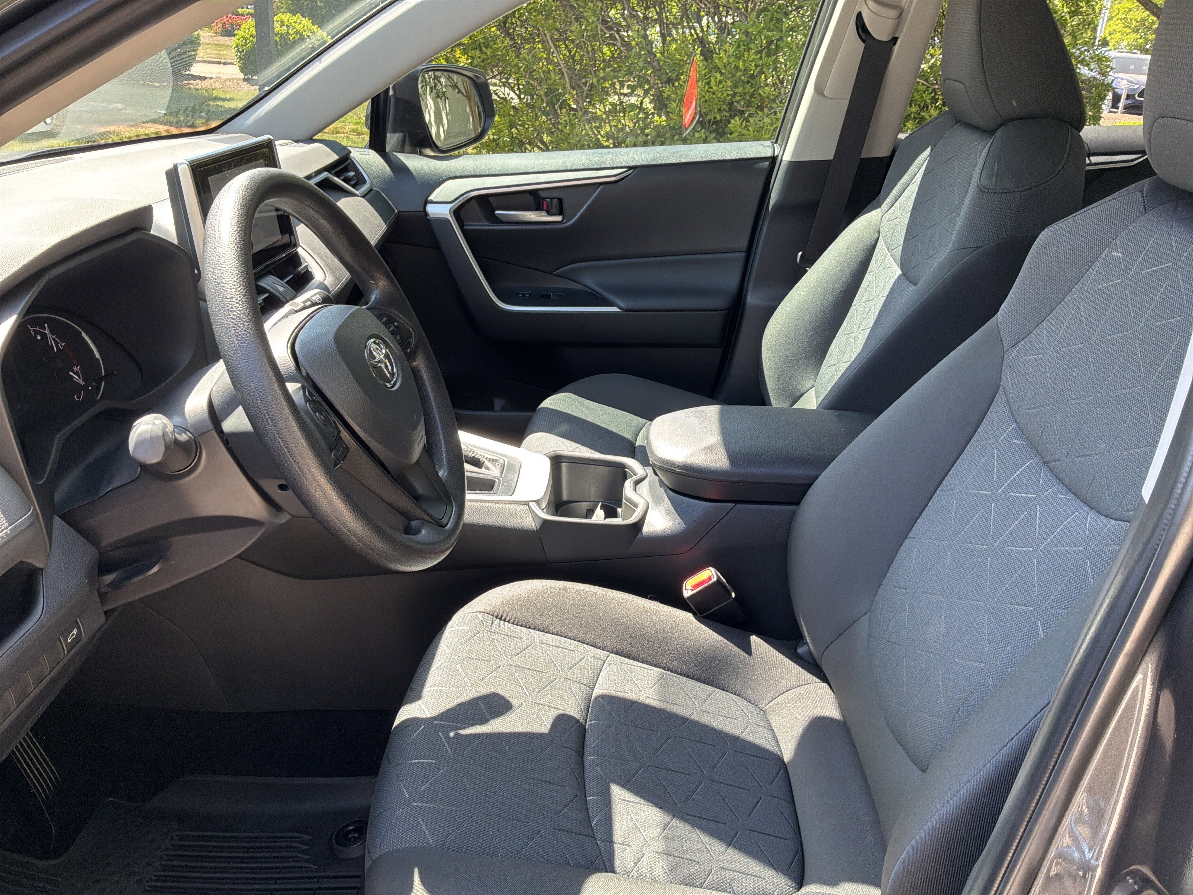 Used 2025 Toyota RAV4 XLE w/ Convenience Package FWD image 16