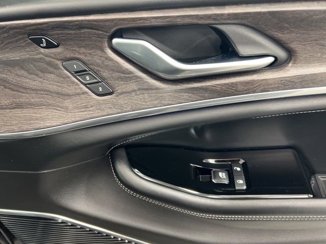 Used 2022 Jeep Grand Cherokee Overland w/ Adv Protech Group III image 26