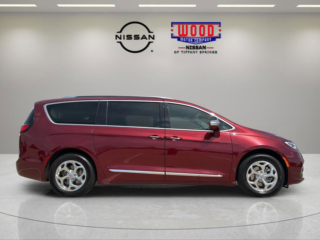 Used 2021 Chrysler Pacifica Limited w/ Uconnect Theater Family Group FWD image 2