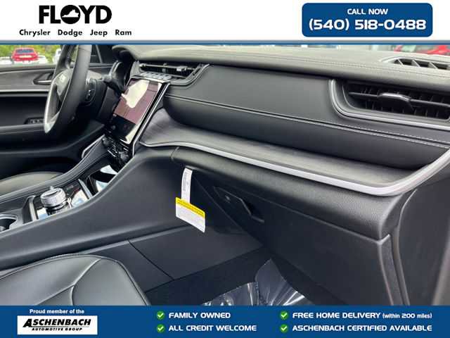 New 2025 Jeep Grand Cherokee Limited w/ Black Appearance Package image 32