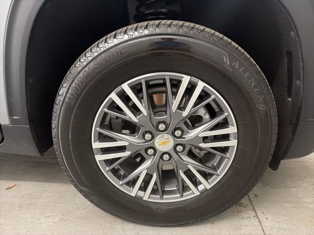 Used 2025 Chevrolet Traverse LT w/ Driver Confidence Package image 11