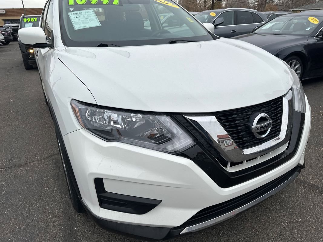 Used 2017 Nissan Rogue S image 5