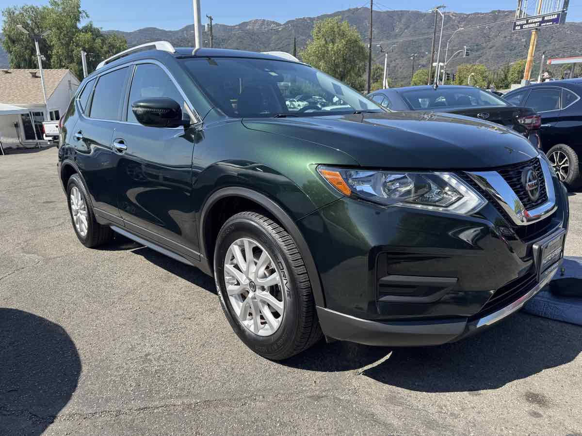Used 2020 Nissan Rogue SV image 1