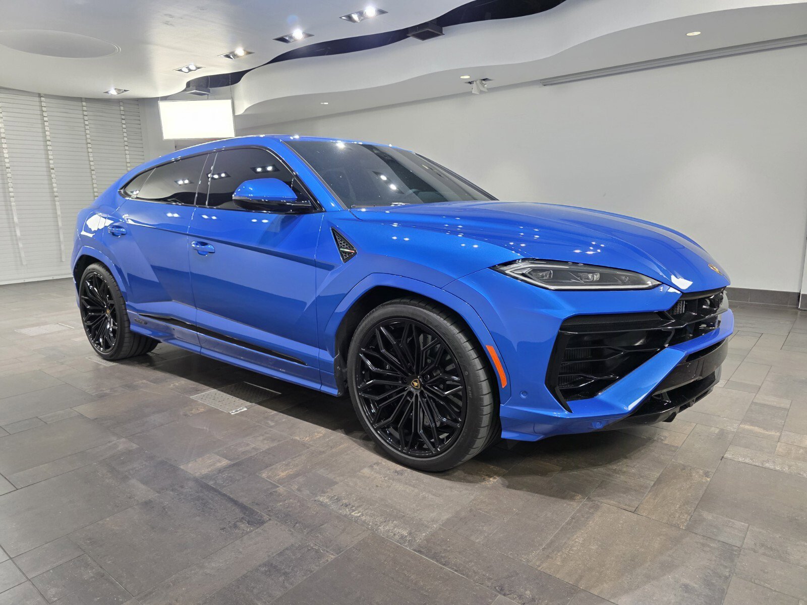 Used 2025 Lamborghini Urus SE image 28