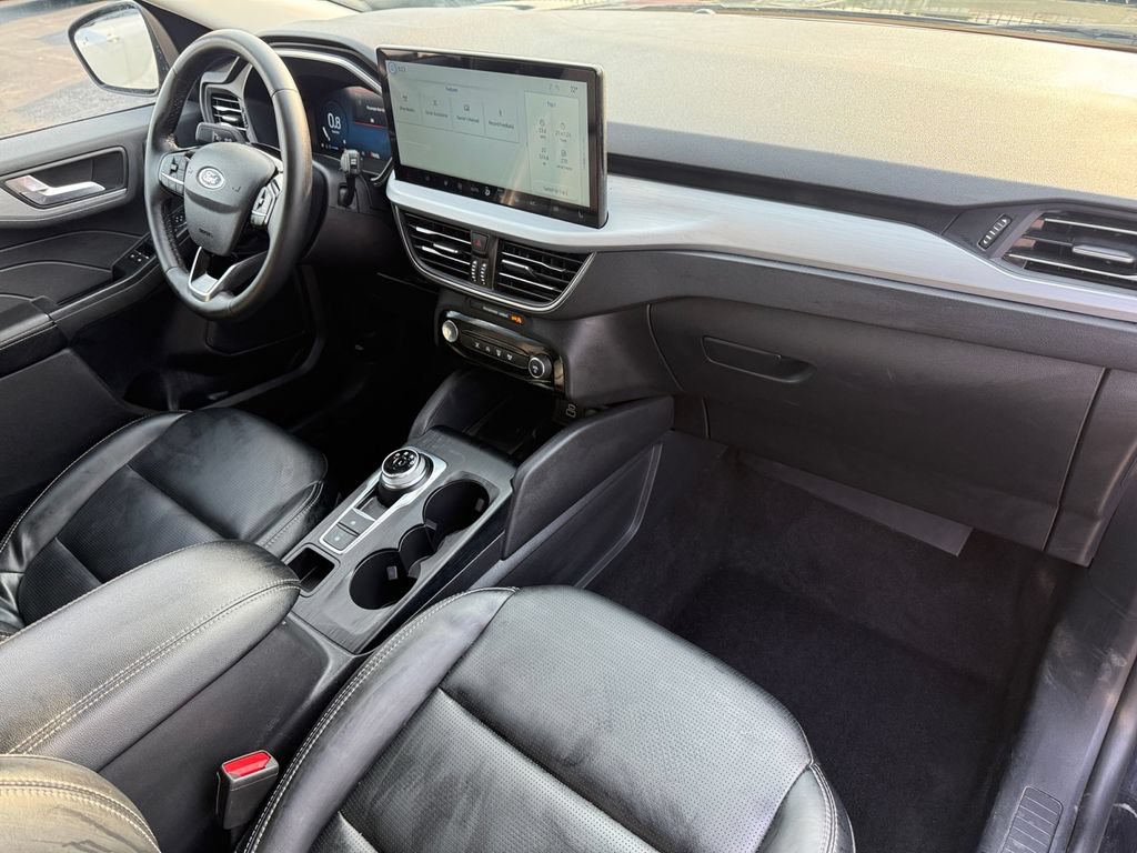 Used 2025 Ford Escape Platinum AWD/4WD image 17