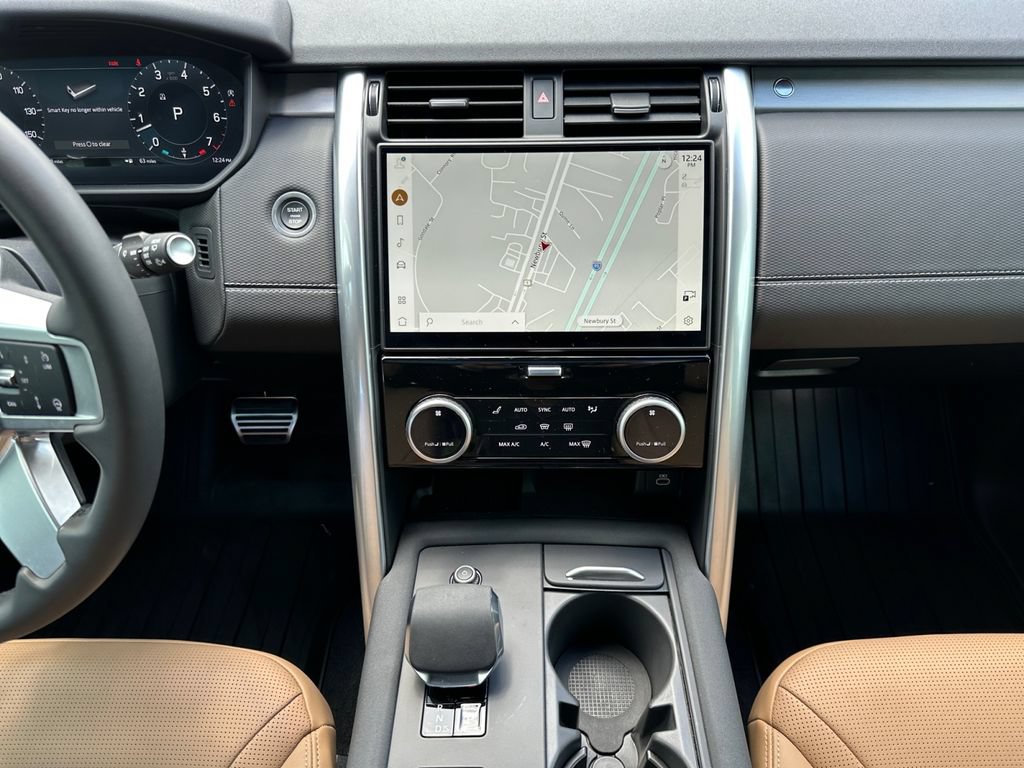 Used 2024 Land Rover Discovery Dynamic SE AWD/4WD image 19