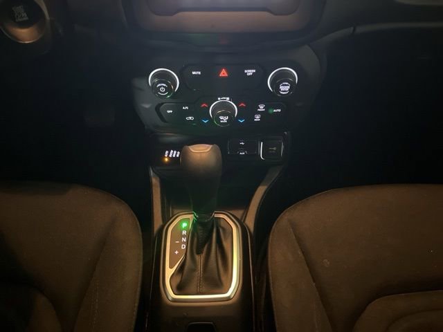 Used 2019 Jeep Renegade Latitude w/ Cold Weather Group image 22