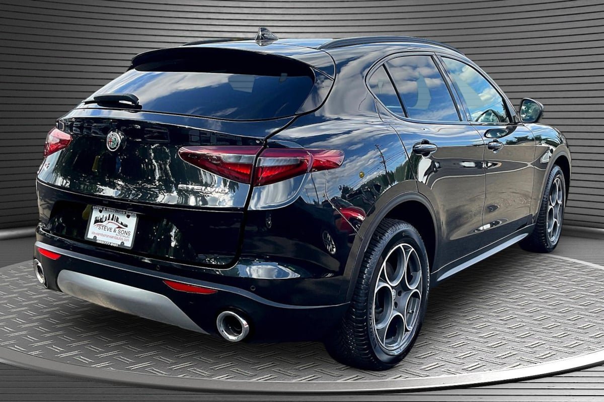 Used 2018 Alfa Romeo Stelvio Ti Sport AWD/4WD image 6