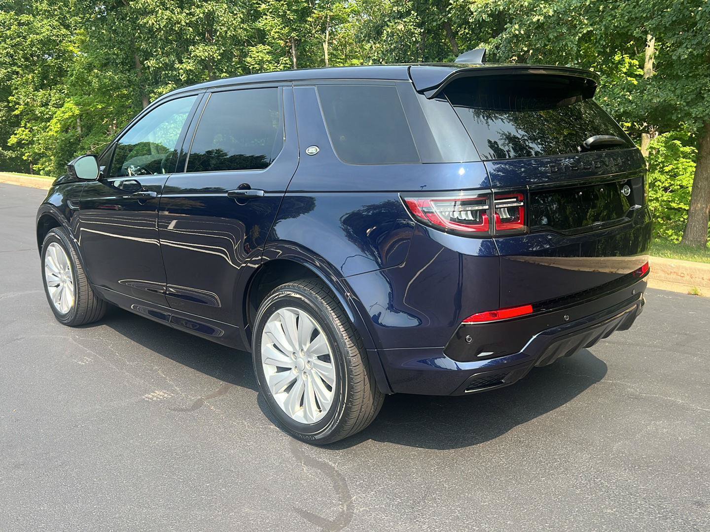 Used 2022 Land Rover Discovery Sport S R-Dynamic AWD/4WD image 3