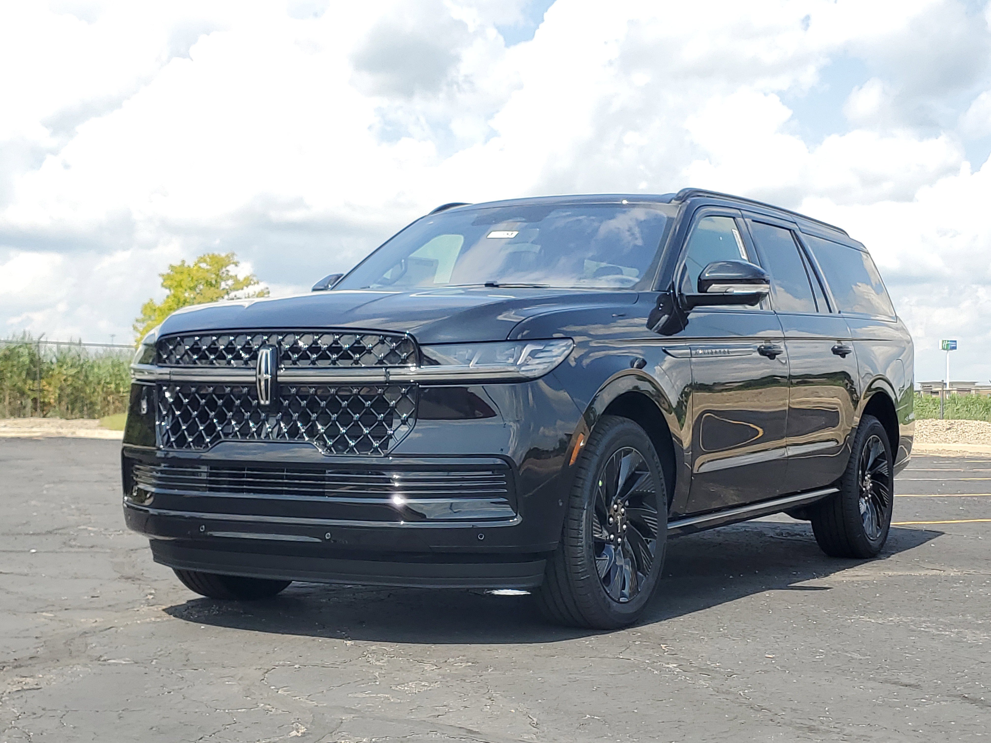 New 2025 Lincoln Navigator L Reserve w/ Jet Appearance Package image 2