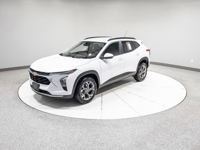 Used 2024 Chevrolet Trax LT w/ Driver Confidence Package image 34