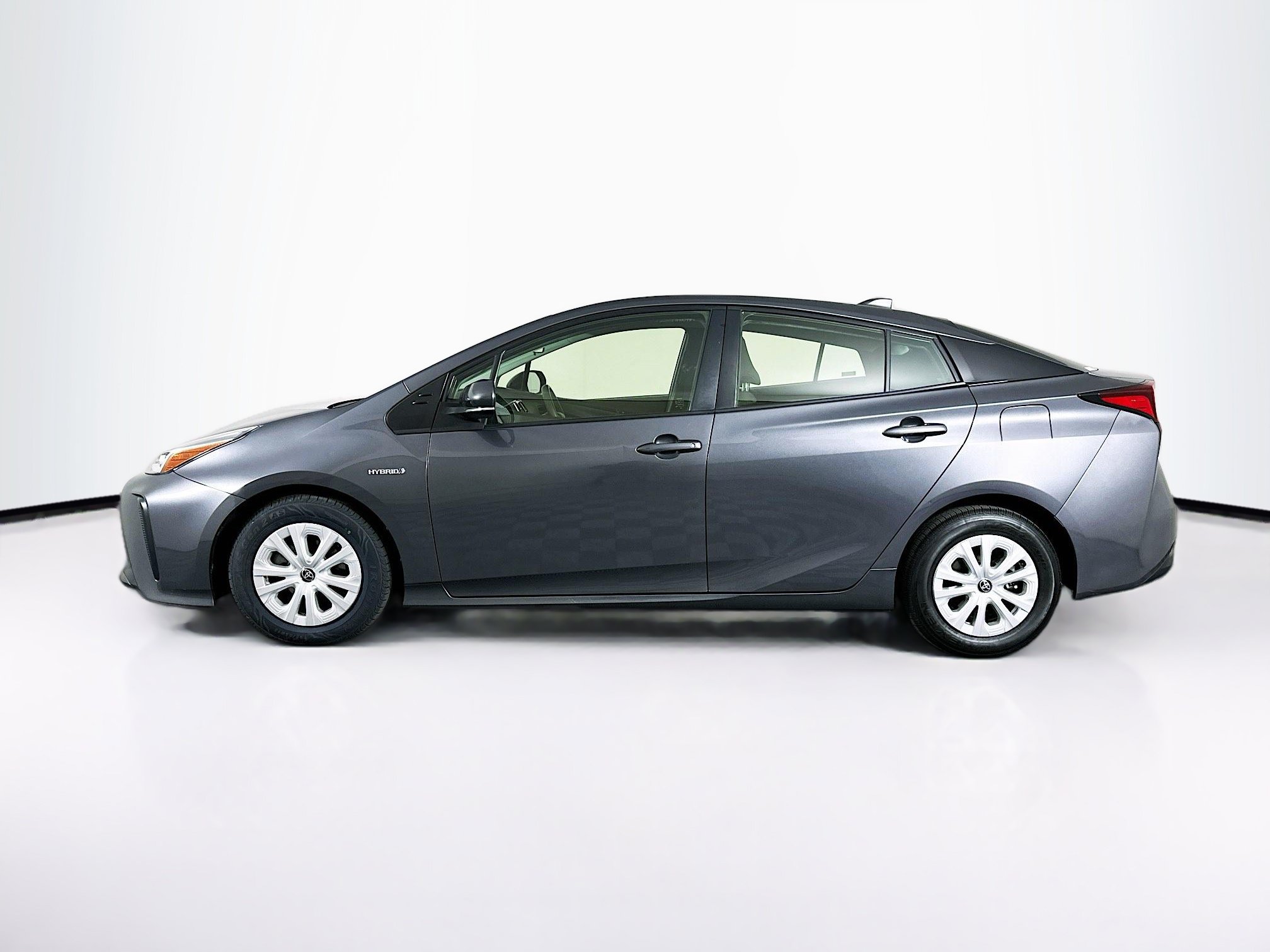 Used 2021 Toyota Prius L Eco w/ Carpet Mat Package (TMS) FWD image 4