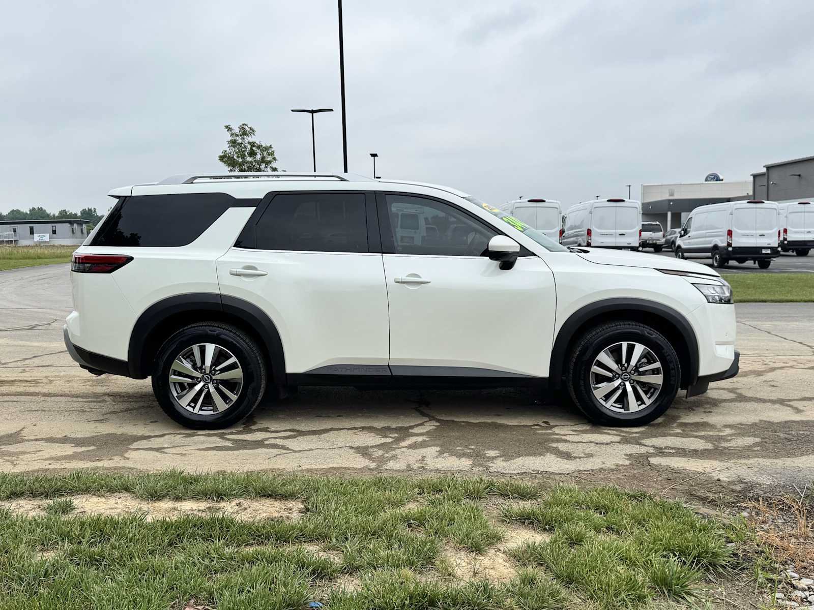 Used 2023 Nissan Pathfinder SL AWD/4WD image 7