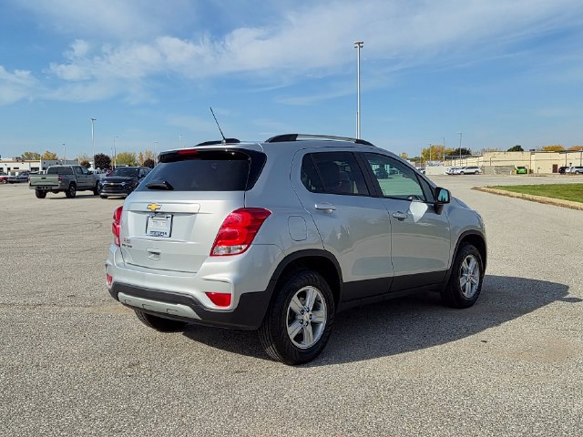 Used 2022 Chevrolet Trax LT w/ LT Convenience Package AWD/4WD image 5
