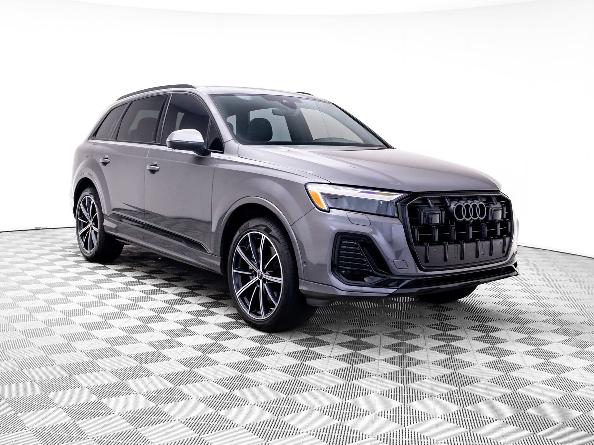 Used 2025 Audi Q7 2.0T Premium Plus w/ Premium Plus Package AWD/4WD image 7