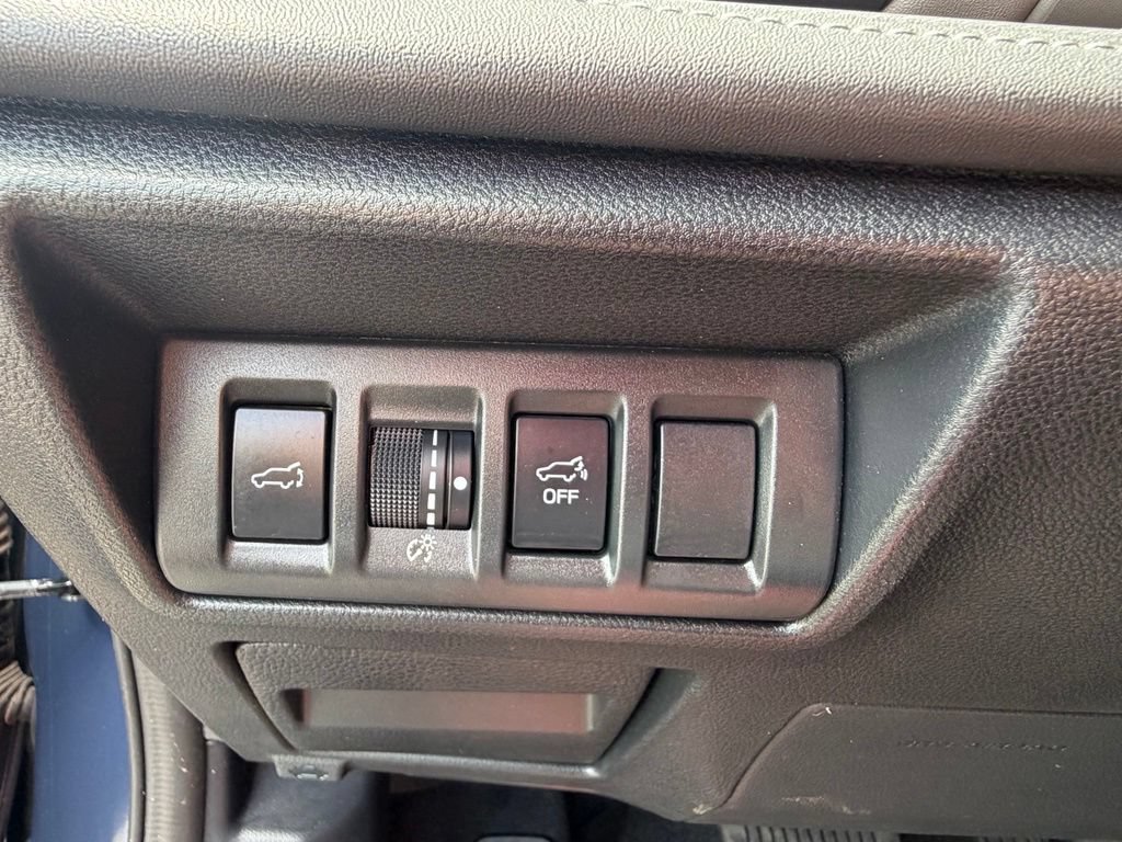 Used 2025 Subaru Outback Limited AWD/4WD image 39