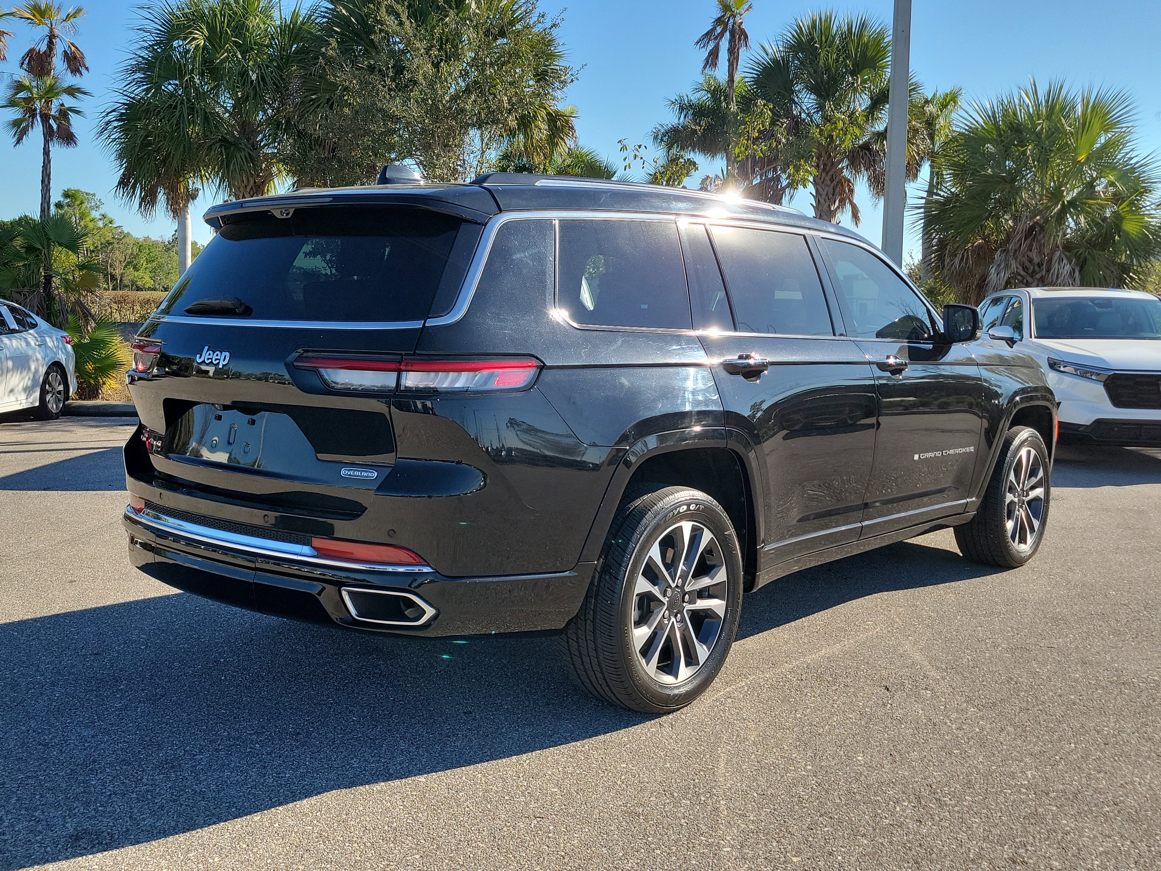 Used 2021 Jeep Grand Cherokee L Overland w/ Advanced Protech Group III image 4