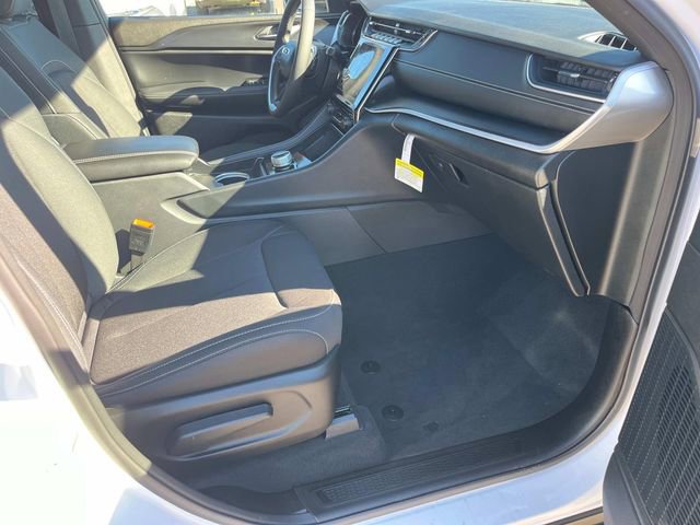 Used 2024 Jeep Grand Cherokee Laredo w/ MOPAR Finishing Package image 12