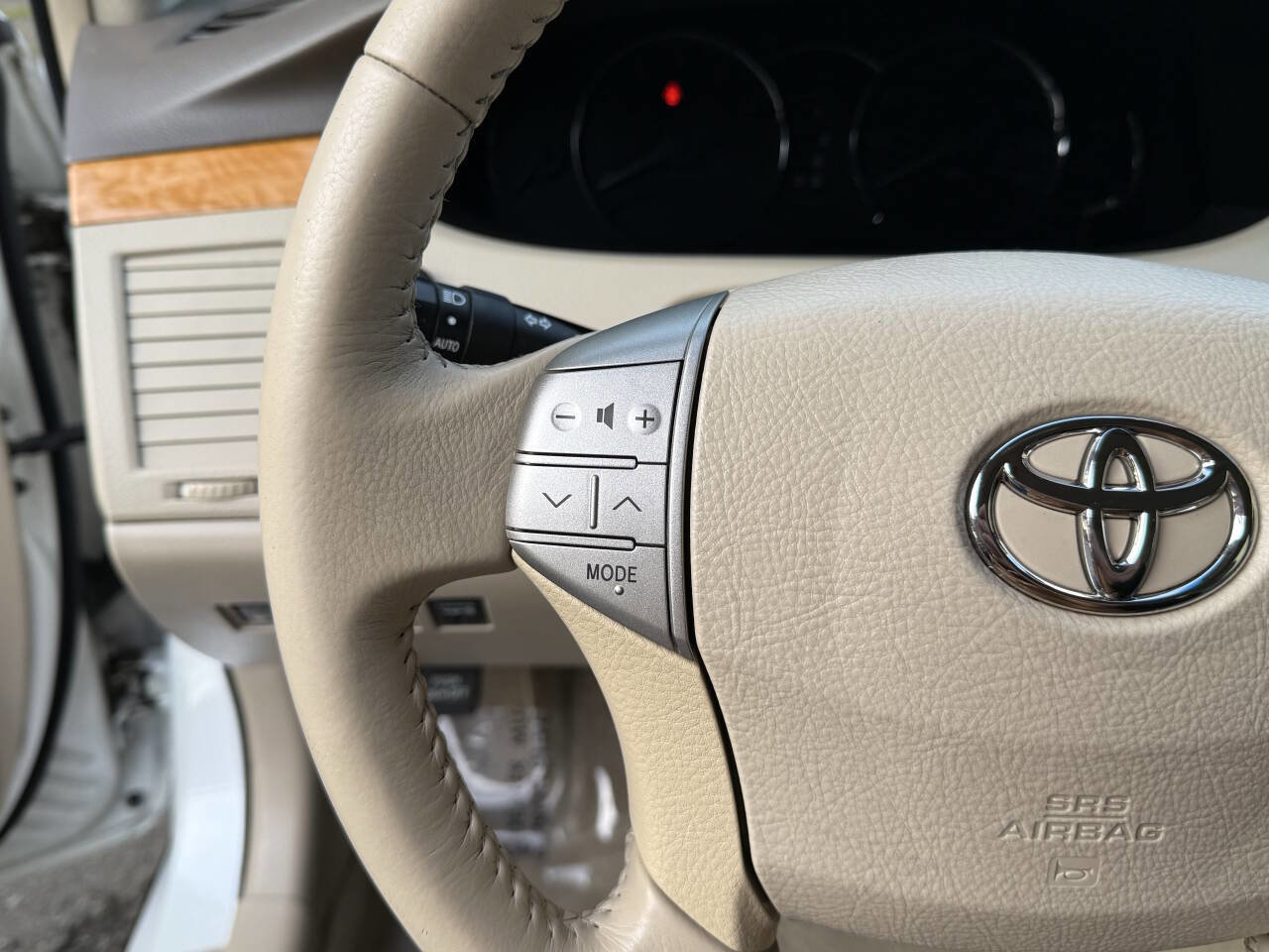 Used 2005 Toyota Avalon XLS image 37