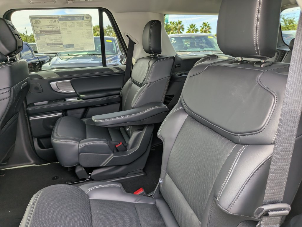 New 2027 Ford Expedition Platinum w/ Driver's Package AWD/4WD image 17