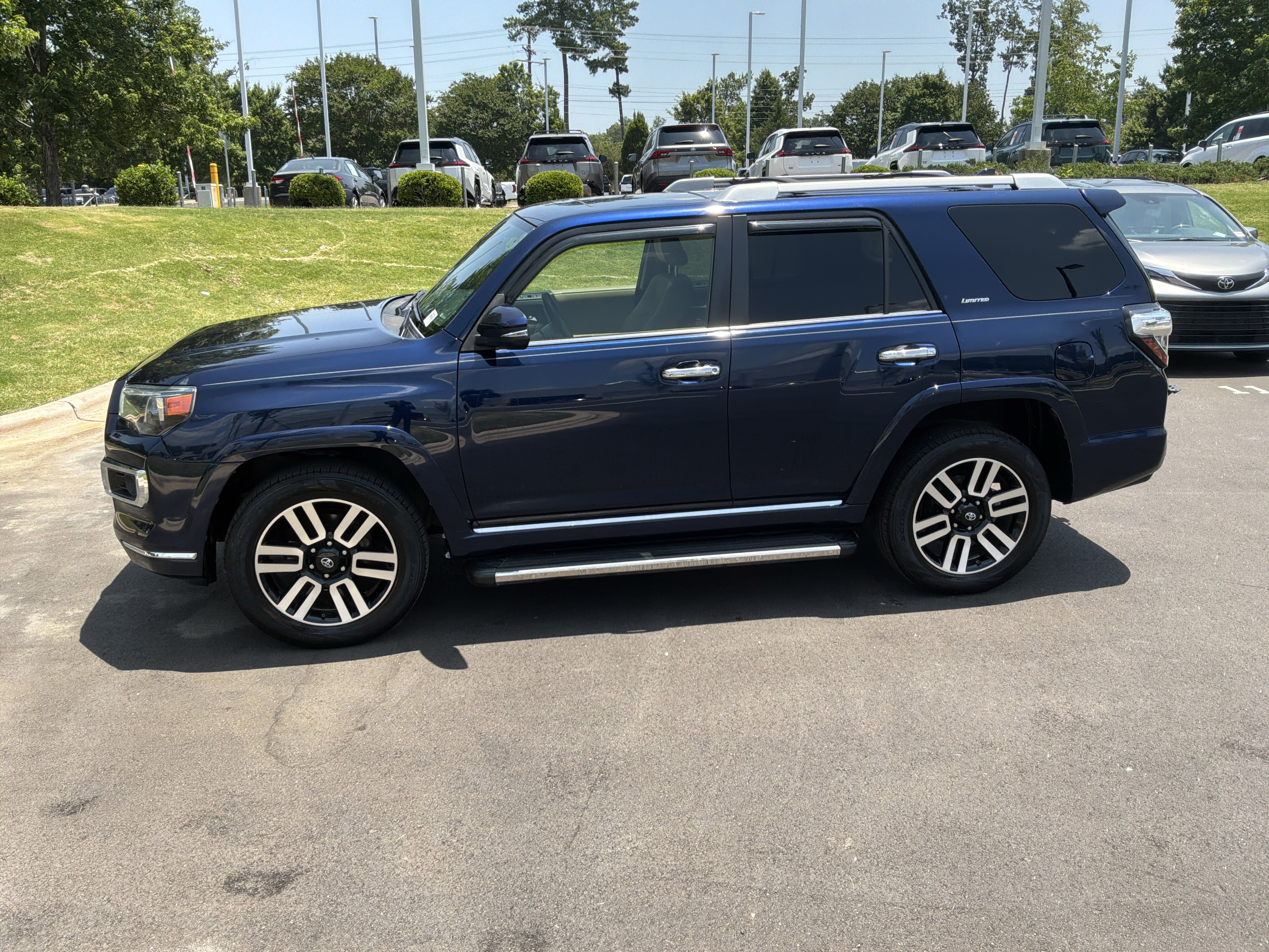 Used 2020 Toyota 4Runner Limited AWD/4WD image 7