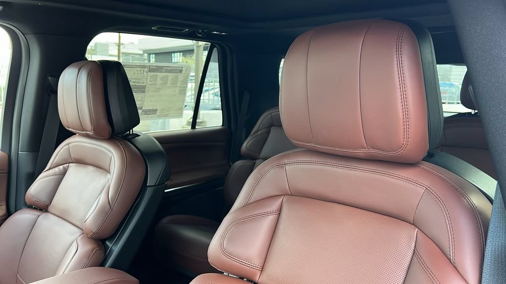 New 2026 Lincoln Navigator L Reserve AWD/4WD image 16
