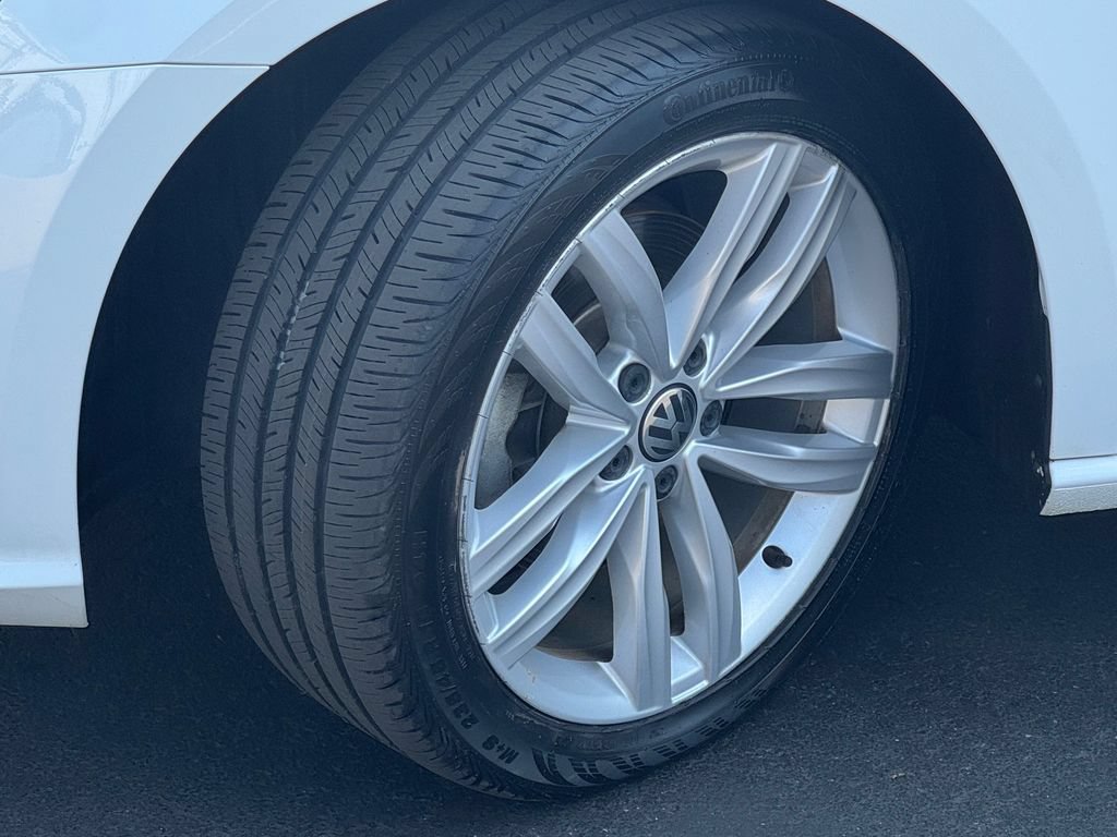 Used 2019 Volkswagen Passat 2.0T Wolfsburg FWD image 10