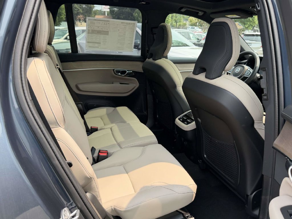 New 2026 Volvo XC90 B6 Plus w/ Protection Package Premier AWD/4WD image 12