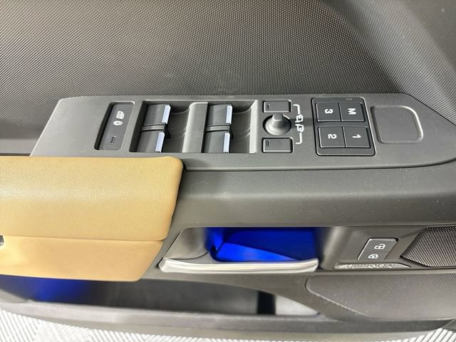 New 2026 Land Rover Defender 110 X-Dynamic SE image 19