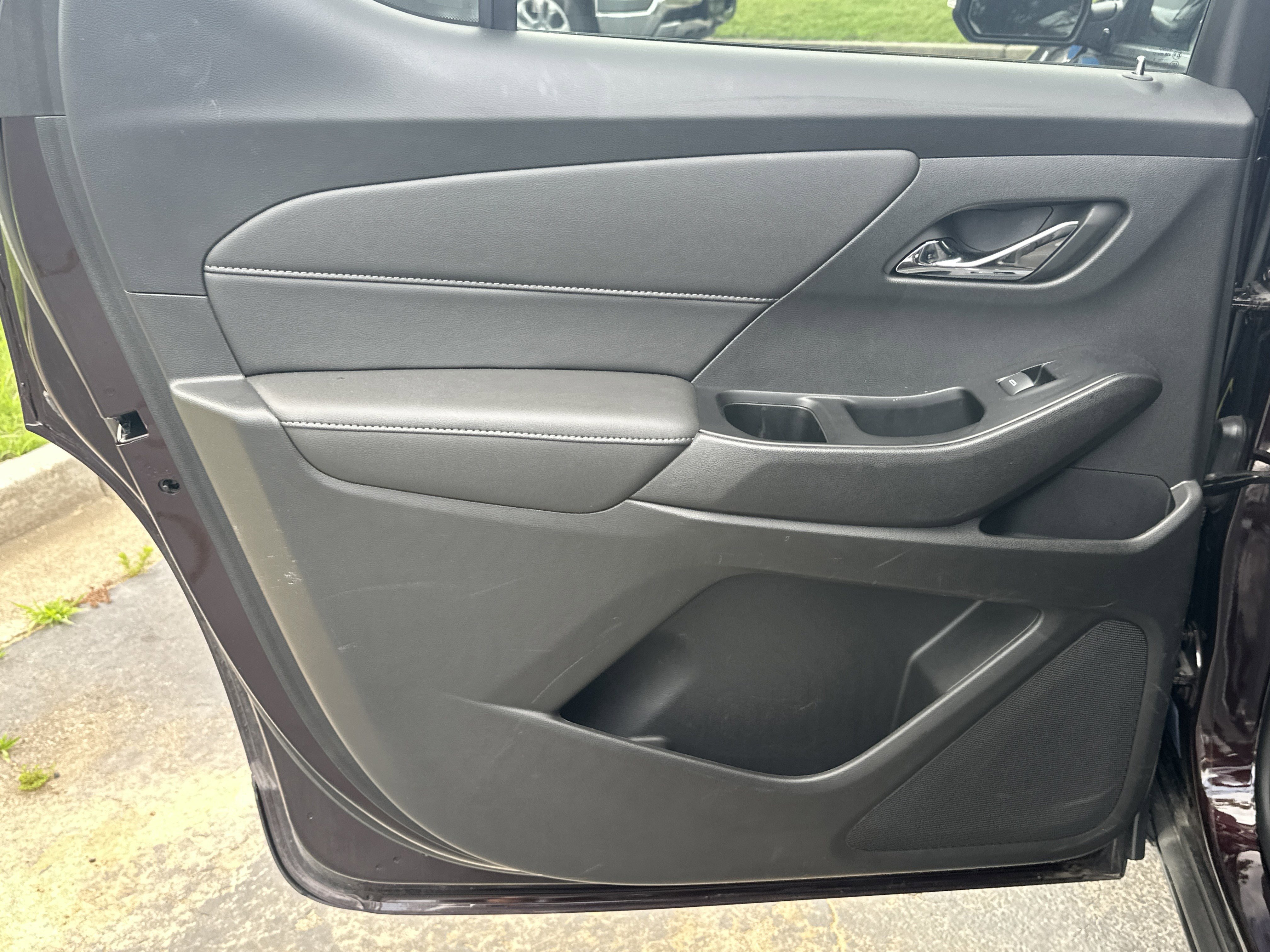 Used 2023 Chevrolet Traverse LT FWD image 30