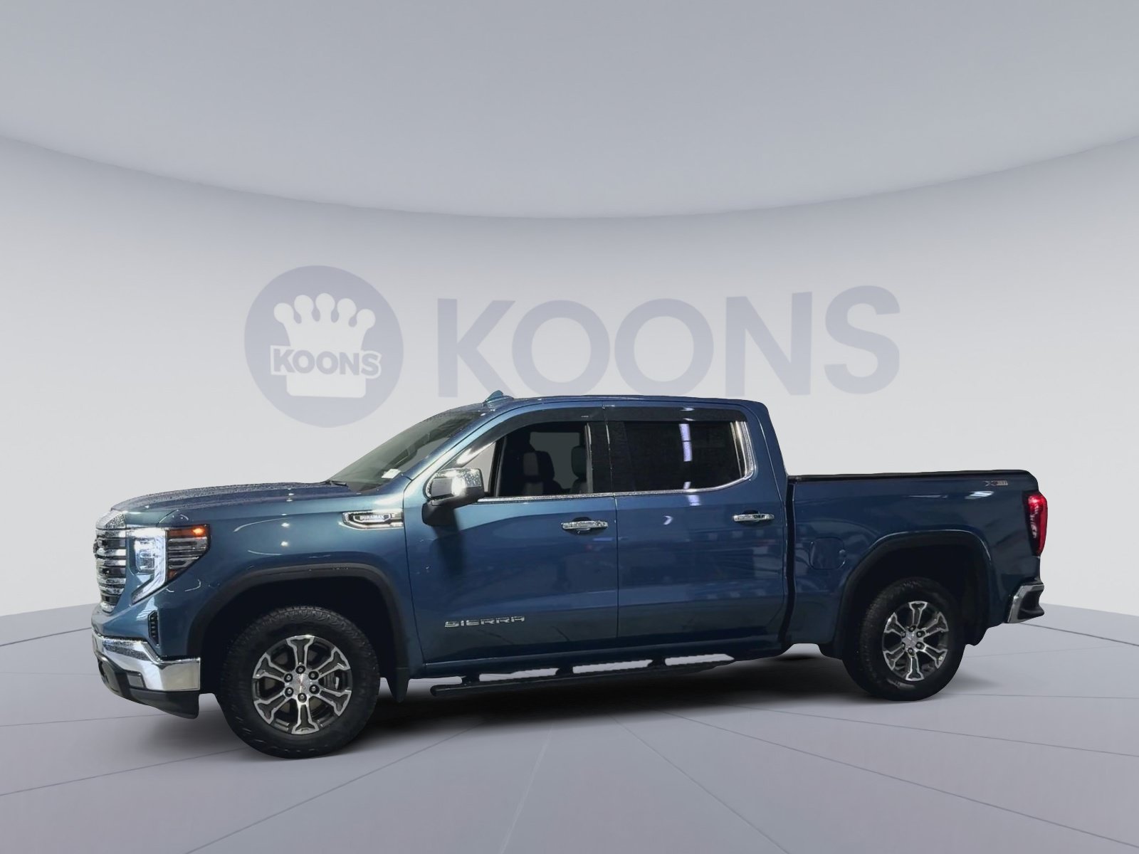 Used 2024 GMC Sierra 1500 SLT w/ X31 Off-Road Package AWD/4WD image 7