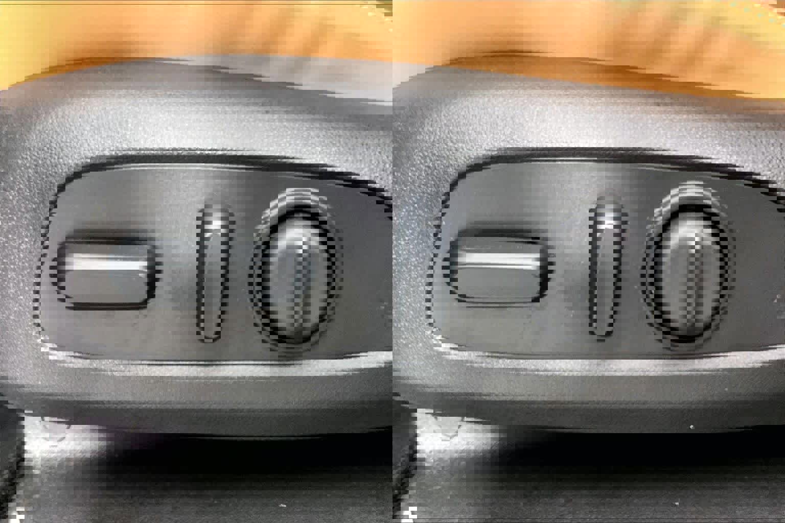 Used 2018 Buick Enclave Essence FWD image 30