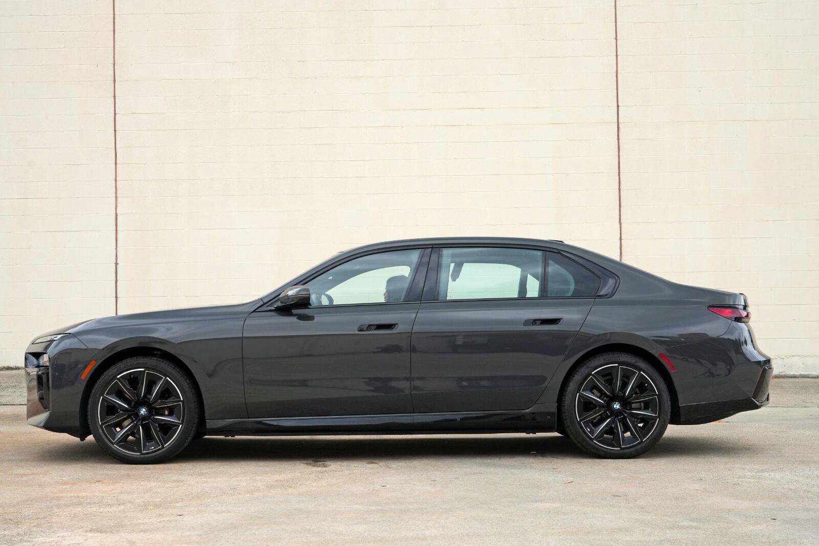 Used 2024 BMW i7 eDrive50 w/ M Sport Package RWD image 9