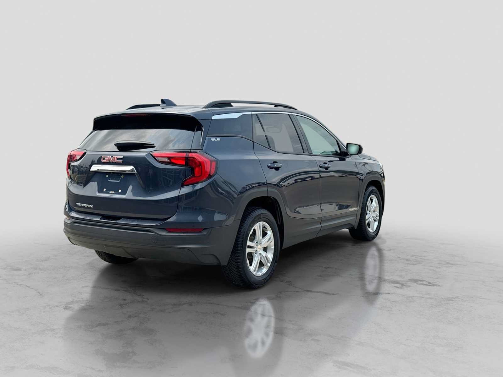 Used 2019 GMC Terrain SLE w/ Driver Convenience Package FWD image 6