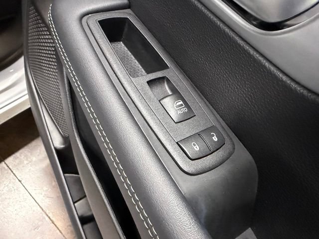 Used 2025 Chrysler Pacifica Limited AWD/4WD image 31
