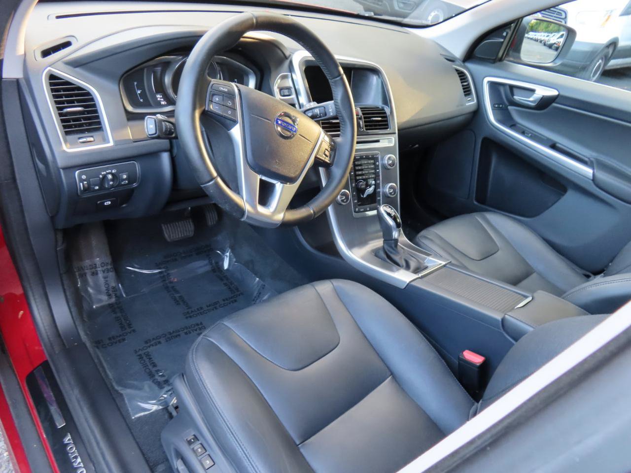 Used 2016 Volvo XC60 T6 w/ Proximity Package FWD image 9