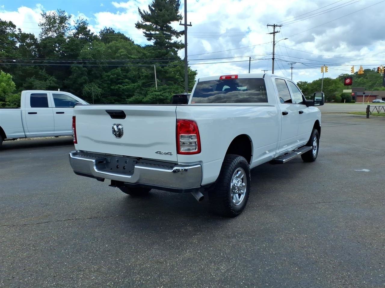 Used 2024 RAM 2500 Tradesman w/ Chrome Appearance Group AWD/4WD image 5