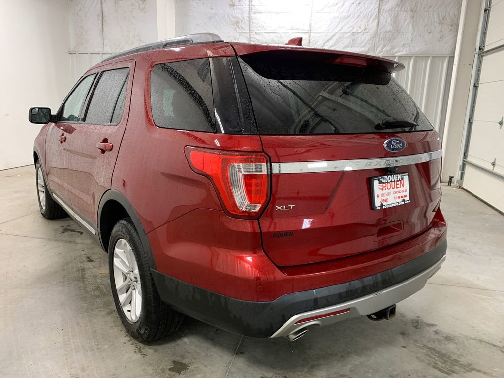 Used 2017 Ford Explorer XLT image 5