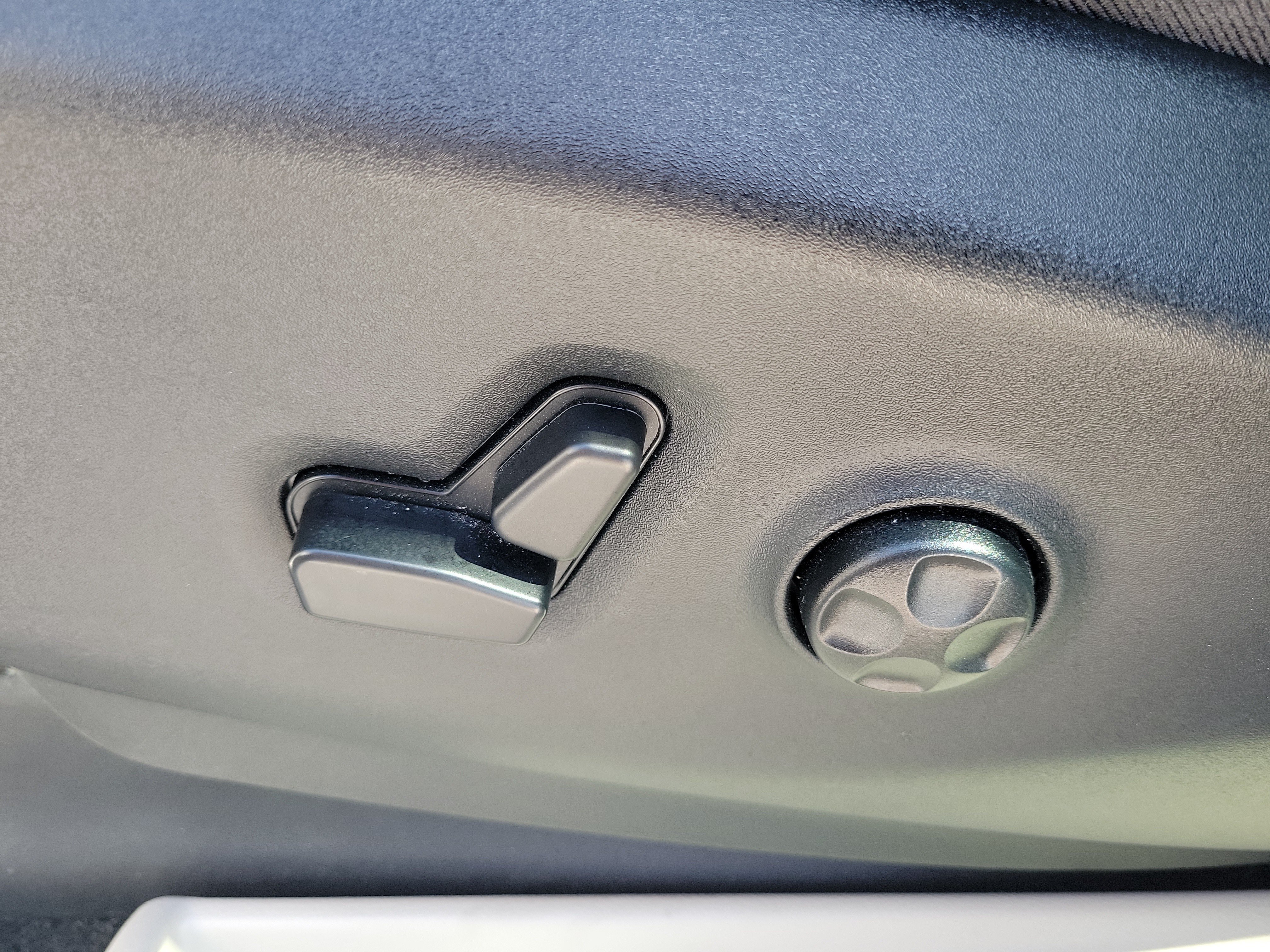Used 2020 Chrysler Pacifica Touring-L Plus w/ Advanced Safetytec Group FWD image 15